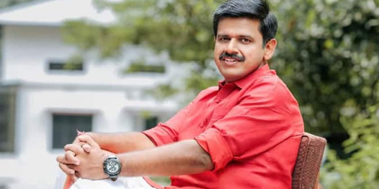ഇനി നേതാവല്ല, വെറും പ്രവർത്തകൻ; പാർട്ടി നടപടി സന്ദീപ് വാര്യർക്ക് കനത്ത തിരിച്ചടി
