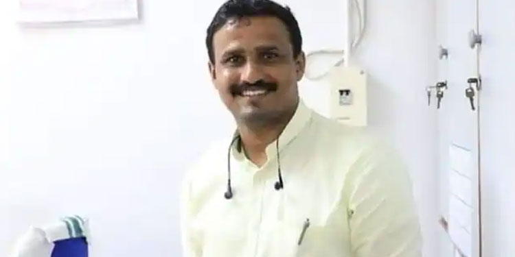 വാട്‌സാപ്പില്‍ അശ്ലീല സന്ദേശമയച്ചു; പരാതി നല്‍കിതോടെ കിണറ്റില്‍ ചാടി ആത്മഹത്യയ്ക്ക് ശ്രമം,അധ്യാപകന്‍ അറസ്റ്റിൽ