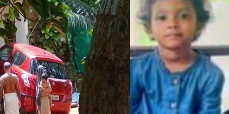 മാതാവ് മുന്നോട്ടെടുത്ത കാറിടിച്ച് മൂന്നര വയസ്സുകാരി മരിച്ചു