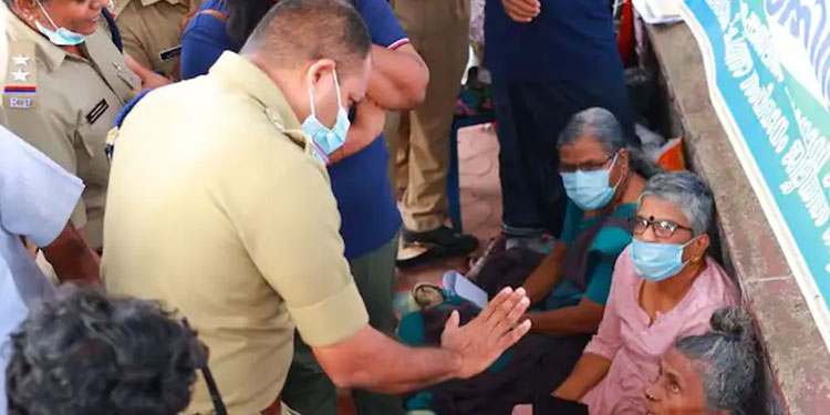 ‘ചര്‍ച്ചയ്ക്ക് തയ്യാറാകുന്നില്ല’, പ്രതിഷേധവുമായി എൻഡോസൾഫാൻ സമരസമിതി,മന്ത്രിയുടെ വീട്ടിലേക്ക് മാര്‍ച്ച് നടത്തും