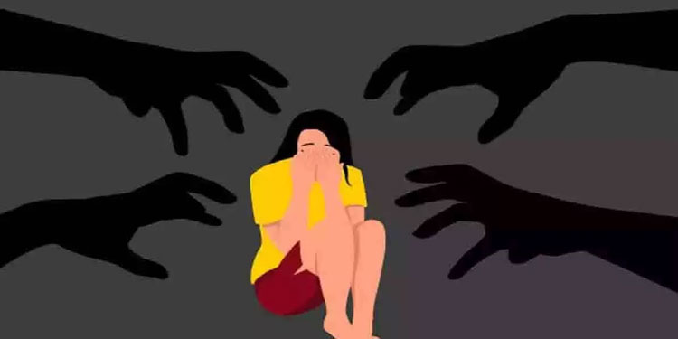 ഡോക്ടറും സഹായിയും യുവതിയെ ബലാത്സംഗം ചെയ്തു; പരാതി പിൻവലിക്കാൻ മൂന്ന് ലക്ഷം വാഗ്ദാനം