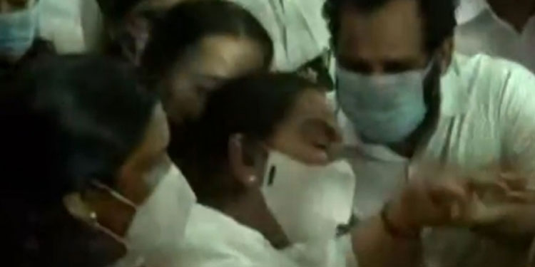 പ്രിയതമനെ കണ്ട് പൊട്ടിക്കരഞ്ഞ്, തളർന്നു വീണ് വിനോദിനി; ചേര്‍ത്തുപിടിച്ച് ബിനീഷ്