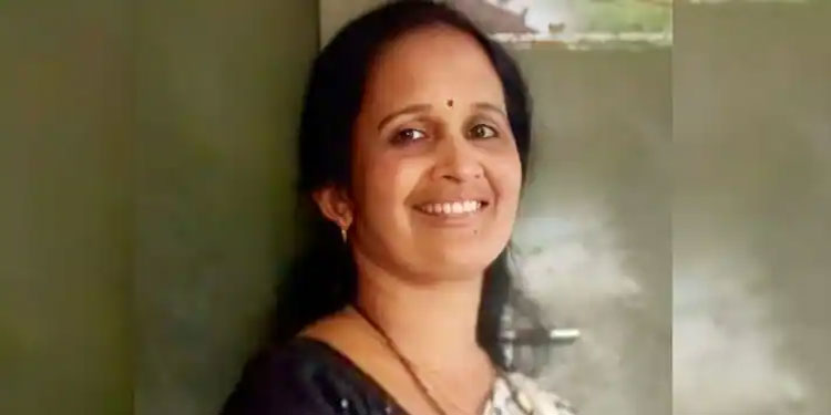 മകന്‍റെ ബൈക്കിൽ സഞ്ചരിക്കുന്നതിനിടെ ഷാൾ കുരുങ്ങി അപകടം, അമ്മ മരിച്ചു