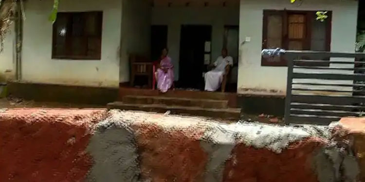 അയല്‍വാസി വഴിയടച്ചു, കണ്ണൂരില്‍ വീട്ടില്‍ നിന്ന് പുറത്തിറങ്ങാനാകാതെ കുടുംബം