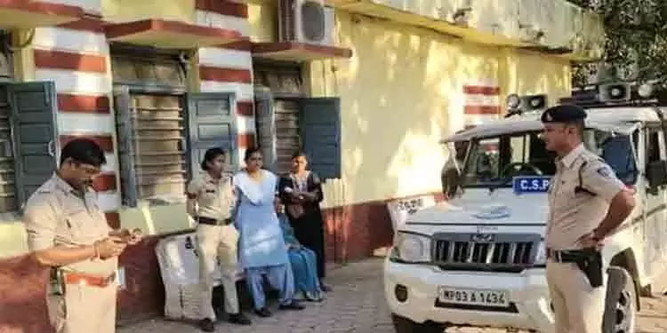 പ്രണയനൈരാശ്യം: പെൺകുട്ടി സുഹൃത്തുക്കൾക്കൊപ്പം വിഷം കഴിച്ചു; രണ്ടുപേർ മരിച്ചു, ഒരാൾ ഗുരുതരാവസ്ഥയിൽ