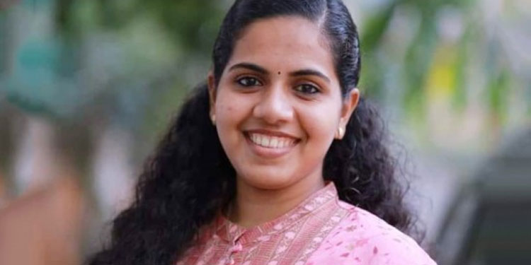 ശ്രവണ സഹായി നഷ്‌ടമായ റോഷന്‌ സഹായവുമായി നഗരസഭ; കിട്ടിയില്ലെങ്കിൽ പുതിയത്‌ വാങ്ങി നൽകുമെന്ന്‌ മേയര്‍ ആര്യാ രാജേന്ദ്രന്‍