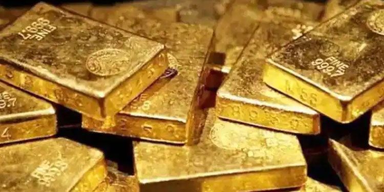 സ്വർണ്ണമെത്തിച്ച കാരിയറും തട്ടാനെത്തിയ സംഘവും കരിപ്പൂരിൽ പിടിയിൽ