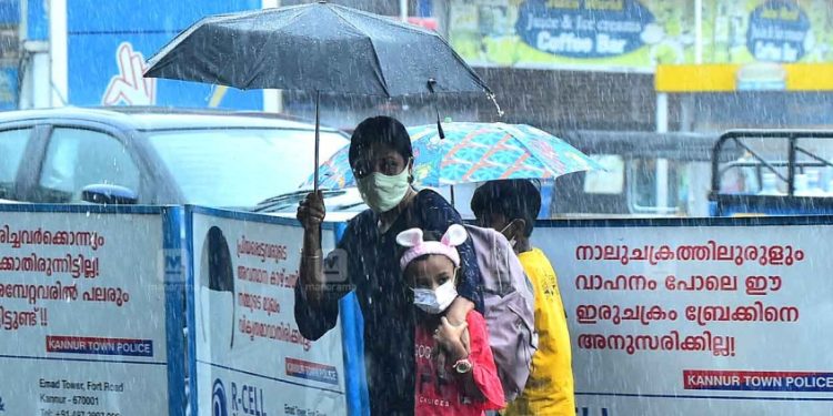ഒറ്റപ്പെട്ട ശക്തമായ മഴയ്ക്ക് സാധ്യത; വിവിധ ജില്ലകളിൽ യെലോ അലർട്ട്