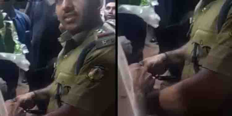 പൂക്കള്‍ക്കിടയില്‍ പെരുമ്പാമ്പ്; പാമ്പു പിടുത്തക്കാരനായി സ്ഥലം എസ്ഐ, ചാക്കിലാക്കി വനം വകുപ്പിന് കൈമാറി