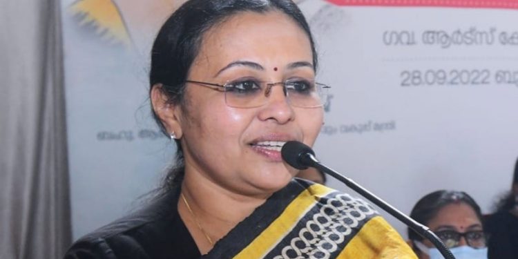 ‘മുഖ്യമന്ത്രിക്ക് ഒപ്പം പോയത് ഭാര്യയാണ്; കുടുംബാംഗങ്ങൾ പോയതിൽ എന്താണ് തെറ്റ്?’
