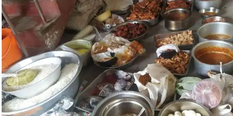 പഴകിയ ഭക്ഷണസാധനങ്ങൾ, ടോയ്ലെറ്റ് പരിസരത്ത് ആഹാരശേഖരം; ആലപ്പുഴയിൽ റെയ്ഡ്, ഹോട്ടൽ അടപ്പിച്ചു
