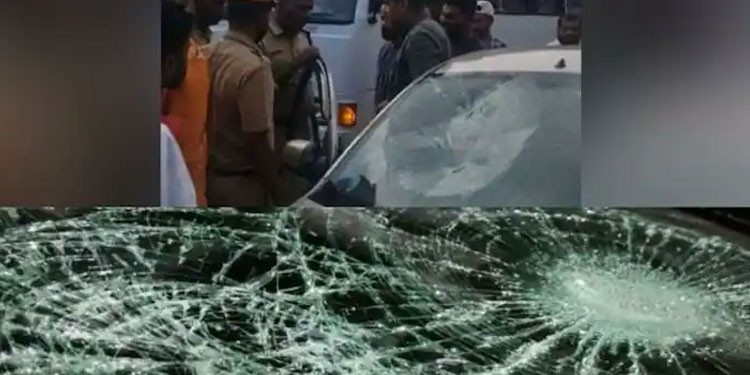 തിരുവനന്തപുരത്ത് വീണ്ടും നടുറോഡിൽ അതിക്രമം: ബലരാമപുരത്ത് കുടുംബം സഞ്ചരിച്ച കാര്‍ അടിച്ചു തകര്‍ത്തു