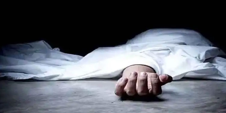 ‘ഭാര്യയെയും ബന്ധുക്കളേയും പാഠം പഠിപ്പിക്കണം’; ആത്മഹത്യക്കുറിപ്പ് എഴുതി വാങ്ങി മകളെ കൊലപ്പെടുത്തി പിതാവ്
