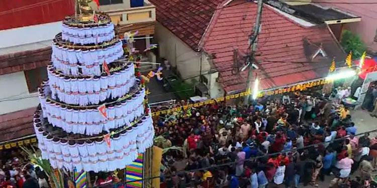 ആയിരങ്ങളെ സാക്ഷിയാക്കി കൽപ്പാത്തിയിൽ ദേവരഥ സം​ഗമം