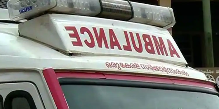 തേനിയില്‍ രോഗിയുമായി പോയ ആംബുലൻസ് മറിഞ്ഞ് ഒരാൾ മരിച്ചു