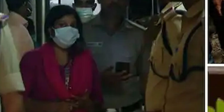ഷാരോൺ കൊലക്കേസ്: ഗ്രീഷ്മയുടെ വീട് സീൽ ചെയ്ത് പൊലീസ്; കീടനാശിനി കളയാൻ ഉപയോഗിച്ച സ്കൂട്ടറും പിടിച്ചെടുത്തു