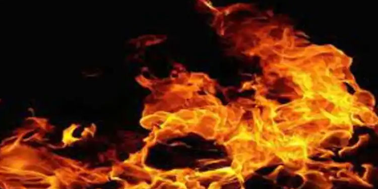 ദില്ലി ചാന്ദ്നി ചൗക്ക് മാര്‍ക്കറ്റില്‍ തീപിടുത്തം, തീ അണയ്ക്കാന്‍ ശ്രമം തുടരുന്നു