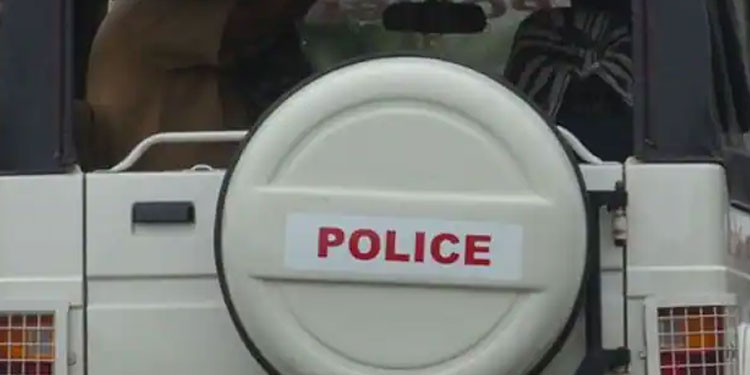അങ്കമാലിയില്‍ മകന്റെ വെട്ടേറ്റ് അച്ഛന് ​ഗുരുതര പരിക്ക്, ആശുപത്രിയില്‍; മകനെ കസ്റ്റഡിയിലെടുത്തതായി പൊലീസ്