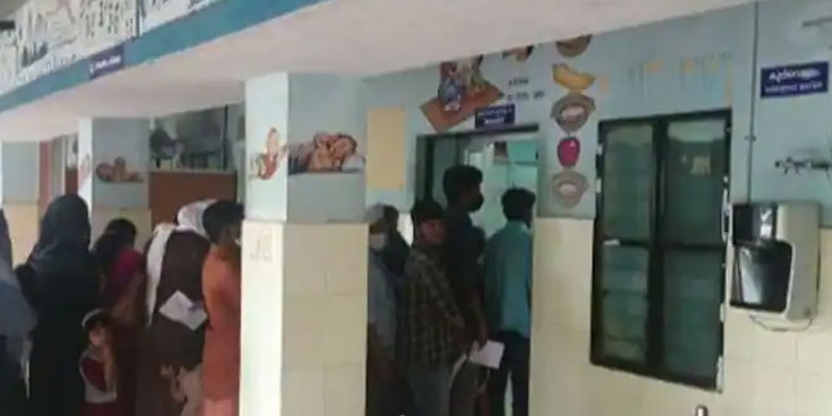 അഗളി സാമൂഹികാരോഗ്യ കേന്ദ്രത്തിൽ ഡോക്ടർമാർ കൂട്ട അവധിയിൽ, ചികിത്സക്കെത്തിയ പെൺകുട്ടി കുഴഞ്ഞുവീണു