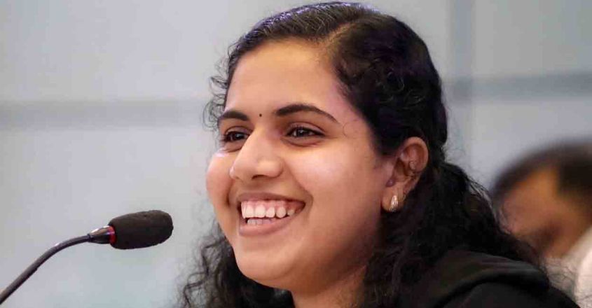 മേയർ ആര്യ സത്യപ്രതിജ്ഞാ ലംഘനം നടത്തി: തിരഞ്ഞെടുപ്പ് കമ്മിഷന് പരാതി