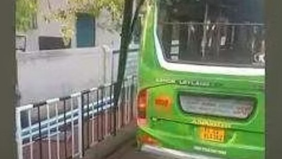 സമയക്രമത്തെ ചൊല്ലി തര്‍ക്കം; പരസ്‌പരം ഏറ്റുമുട്ടി ബസ് ജീവനക്കാര്‍