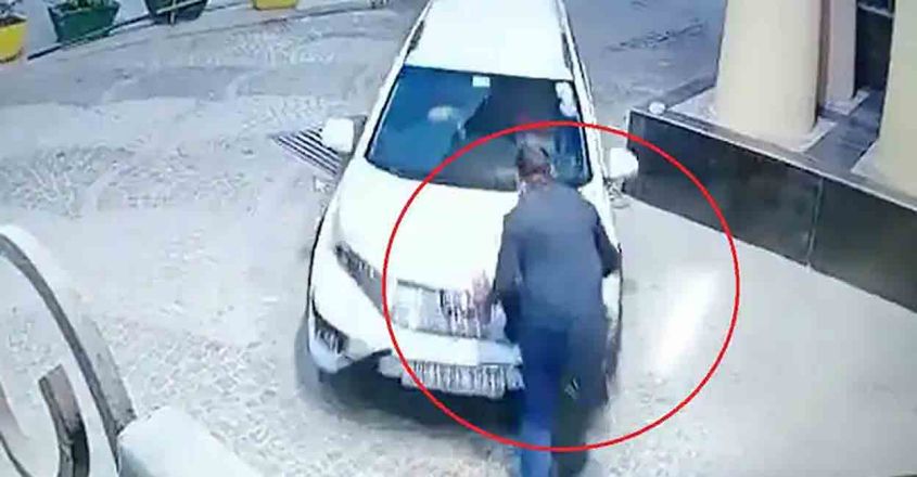 രക്ഷപ്പെടുന്നതിനിടെ സുരക്ഷാ ജീവനക്കാരനെ കാറിടിച്ച് വീഴ്ത്തി ബലാത്സംഗ കേസ് പ്രതി