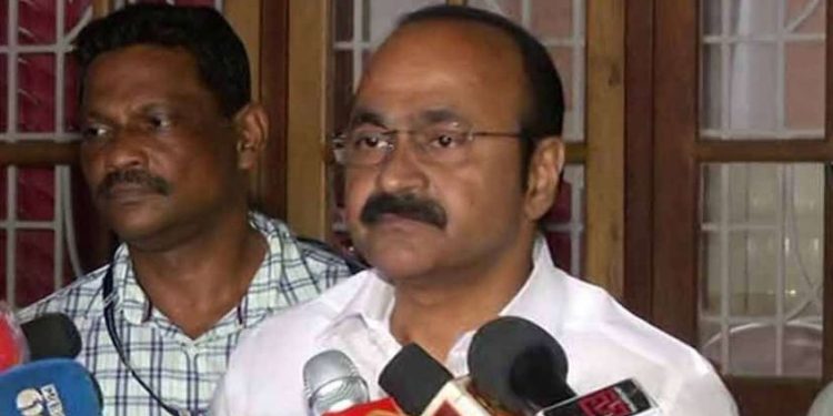 ‘സ്വന്തക്കാരെ തിരുകിക്കയറ്റാന്‍ നാണമില്ലേ?; പിന്‍വാതില്‍ നിയമനം ലഭിച്ചവർ രാജിവയ്ക്കണം’