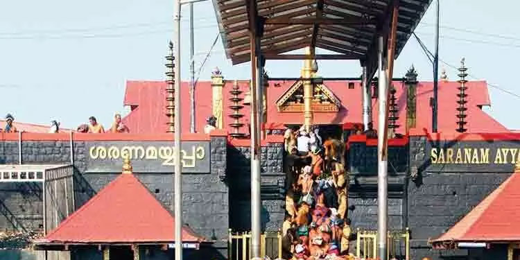 തിരക്കിലമർന്ന് സന്നിധാനം; ദർശനത്തിന് മണിക്കൂറുകൾ കാത്തുനിൽപ്