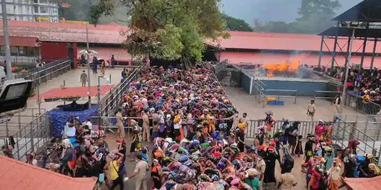 ശബരിമലയിൽ തിരക്ക് തുടരുന്നു: വൈകുന്നേരത്തോടെ ദർശനം നടത്തിയത് 70,000 പേർ