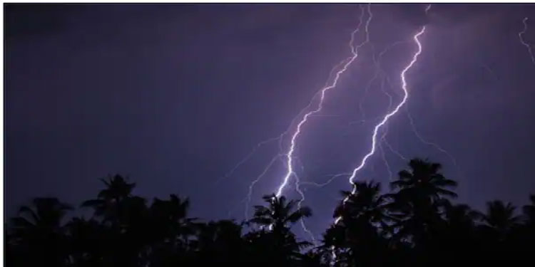 ഇന്നടക്കം ഈ ആഴ്ച 3 ദിവസം മഴ ശക്തമായേക്കും; വരും മണിക്കൂറിൽ 7 ജില്ലകളിൽ ഇടിയോടൂകൂടിയ മഴ സാധ്യത, ഒപ്പം കാറ്റും