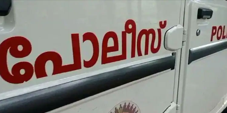അമ്മയെയും മകളെയും കുത്തി കൊലപ്പെടുത്താൻ ശ്രമിച്ചു; അയൽവാസി പിടിയിൽ