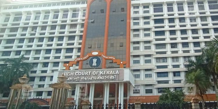 തോരണം കഴുത്തിൽ കുരുങ്ങി പരുക്ക്: ‘ആരും പ്രതികരിച്ചില്ല’, ശാസിച്ച് കോടതി