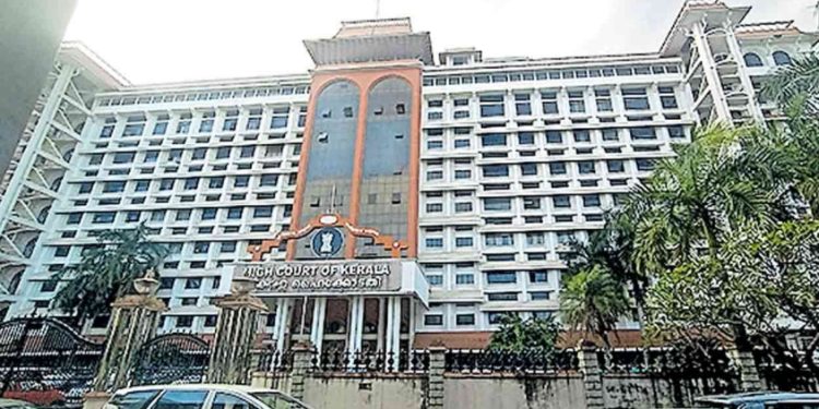 വിഴിഞ്ഞം സമരം: എൻഐഎ അന്വേഷണം വേണമെന്ന ഹർജി തള്ളി ഹൈക്കോടതി