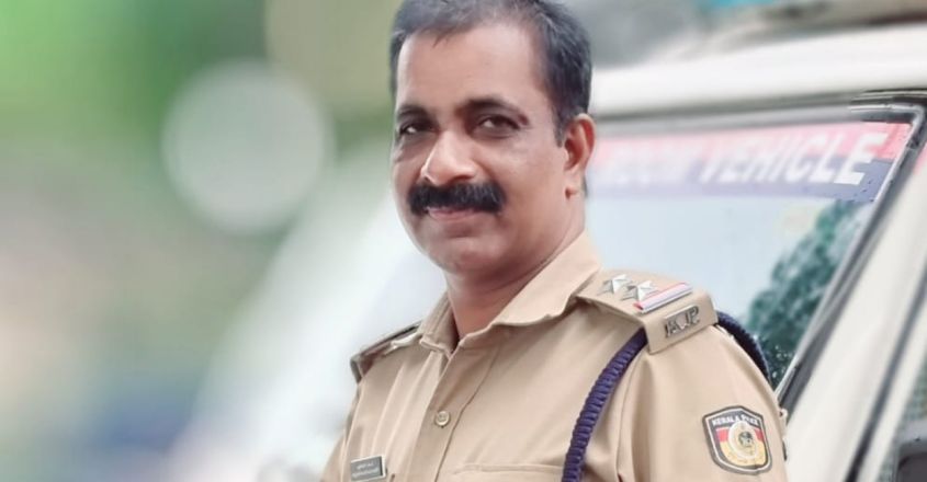 എറണാകുളത്ത് ഗ്രേഡ് എസ്ഐ സ്റ്റേഷനിൽ കുഴഞ്ഞുവീണു മരിച്ചു