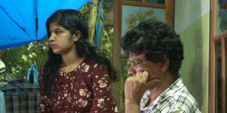 കൈക്കുഞ്ഞുമായി യുവതി ട്രെയിനിനുമുന്നിൽ ചാടിമരിച്ചു; സ്വന്തം വീട്ടുകാർക്കെതിരെ ഭർത്താവ്