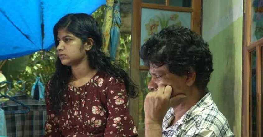 കൈക്കുഞ്ഞുമായി യുവതി ട്രെയിനിനുമുന്നിൽ ചാടിമരിച്ചു; സ്വന്തം വീട്ടുകാർക്കെതിരെ ഭർത്താവ്