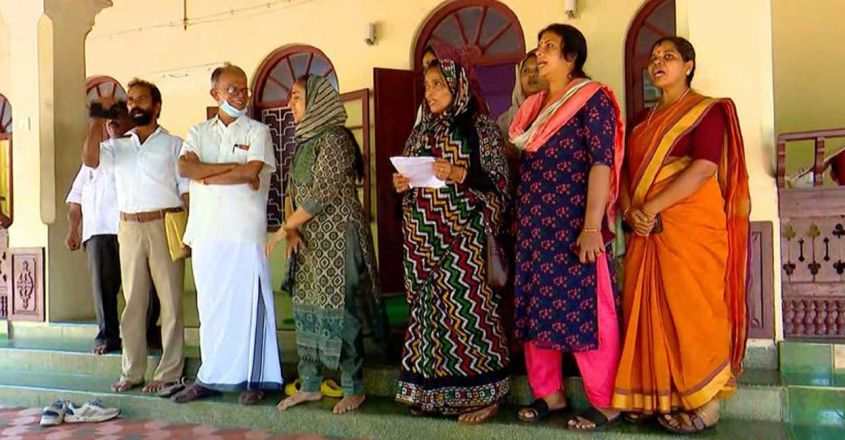 കോഴിക്കോട് മേയറുടെ വസതിയില്‍ പ്രതിഷേധം: 10 കൗണ്‍സിലര്‍മാര്‍ക്കെതിരെ കേസ്