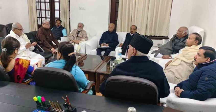 അതിർത്തി സംഘർഷം: ഖർഗെ വിളിച്ച യോഗത്തിൽ ‘പ്രതിപക്ഷ ഐക്യം’