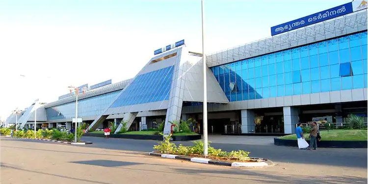 കരിപ്പൂർ, നെടുമ്പാശ്ശേരി വിമാനത്താവളങ്ങളിൽ നിന്നും ഒന്നരക്കോടിയുടെ സ്വർണം പിടികൂടി