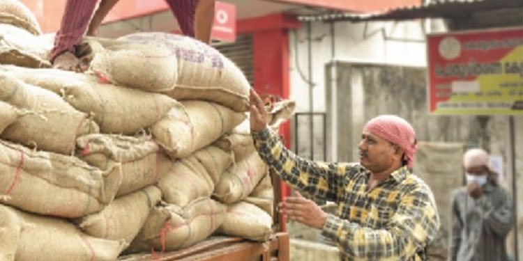 പുഴുക്കലരി വെട്ടിക്കുറച്ച് കേന്ദ്രം ; റേഷൻകടകൾ പ്രതിസന്ധിയിൽ