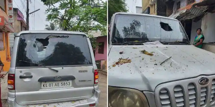 റോഡരികില്‍ നിര്‍ത്തിയിട്ടിരുന്ന കാര്‍ സാമൂഹ്യ വിരുദ്ധര്‍ അടിച്ചു തകര്‍ത്തു