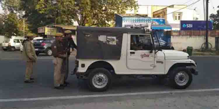 കയറിനെച്ചൊല്ലി പൊതുസ്ഥലത്ത് തർക്കം; രണ്ട് പൊലീസ് ഉദ്യോ​ഗസ്ഥർക്ക് സസ്പെൻഷൻ