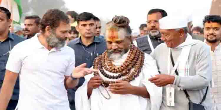 ഭാരത് ജോഡോ യാത്രയിൽ രാഹുൽ ​ഗാന്ധിക്കൊപ്പം നടന്ന് കമ്പ്യൂട്ടർ ബാബ, പങ്കെടുത്ത അധ്യാപകന് സസ്പെൻഷൻ