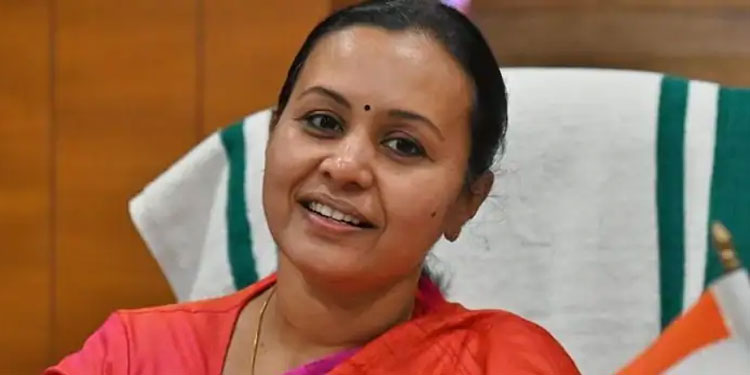 തിരുവനന്തപുരം ഗവൺമെന്റ് ആയുർവേദ കോളേജിൽ ജയിക്കാത്തവർ ബിരുദം സ്വീകരിച്ചെന്ന് ആരോപണം; റിപ്പോർട്ട് തേടി മന്ത്രി