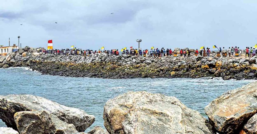 വിഴിഞ്ഞം: ചര്‍ച്ചയ്ക്ക് സര്‍ക്കാര്‍ മുന്‍കൈയെടുക്കണമെന്ന് ലത്തീന്‍ അതിരൂപത