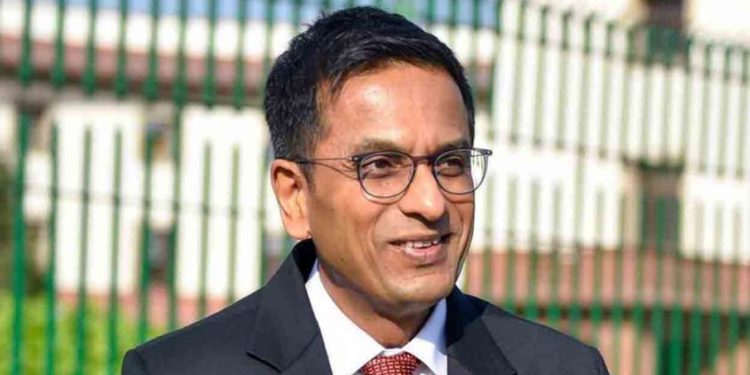‘ഇത് അച്ഛന്റെ ഓഫിസ്, ഇതാണ് ജോലി’:‌ പെൺമക്കളുമായി ചന്ദ്രചൂഡ് കോടതിയിൽ