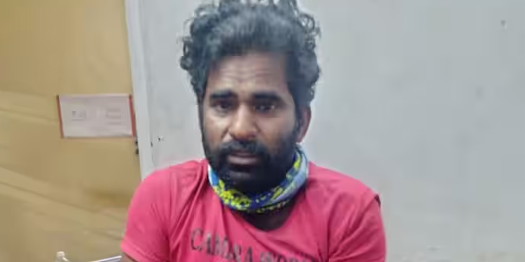 യാത്ര ബൈക്കിൽ, സ്ത്രീകളുടെ മുഖത്തേക്ക് മുളകുപൊടിയെറിഞ്ഞ് മാല പൊട്ടിക്കൽ പതിവ്, മോഷ്ടാവ് കൊച്ചിയിൽ പിടിയിൽ