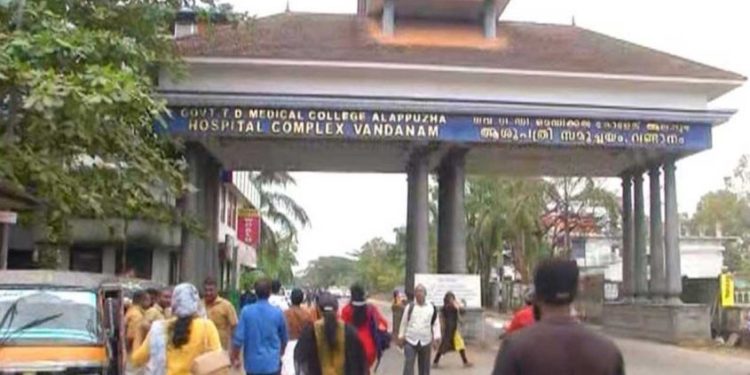 സ്വകാര്യ പ്രാക്ടീസ്, പിഴവുകൾ; ആലപ്പുഴ മെഡി. കോളജില്‍ ഡോക്ടര്‍മാര്‍ക്ക് കൂട്ട സ്ഥലംമാറ്റം
