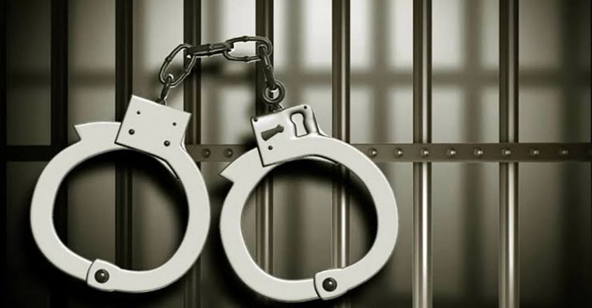 കൈക്കൂലിയായി 50,000 രൂപയും ഐഫോണും; മലപ്പുറം ജില്ലാ ക്രൈംബ്രാഞ്ച് എസ്ഐ അറസ്റ്റില്‍