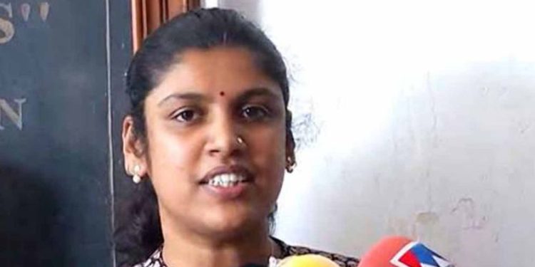 ചിന്താ ജെറോമിനെ അയോഗ്യയാക്കണം: ലോകായുക്തയില്‍ യൂത്ത് കോണ്‍ഗ്രസ് പരാതി